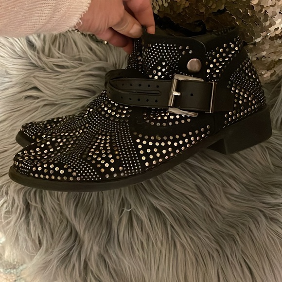 Shoes - Ankle Bootie